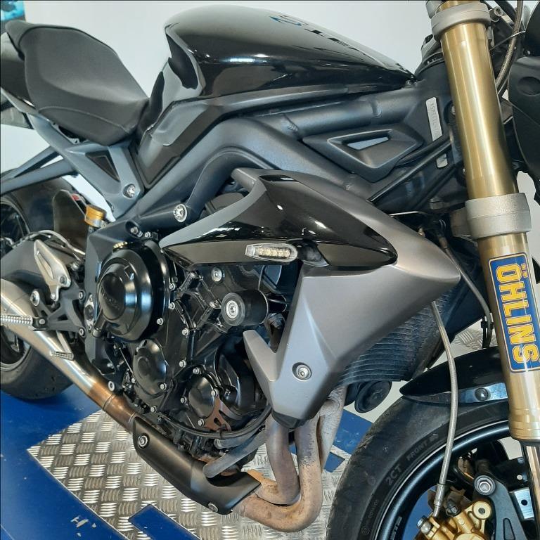 TRIUMPH Street Triple 675 