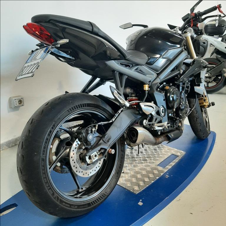 TRIUMPH Street Triple 675 
