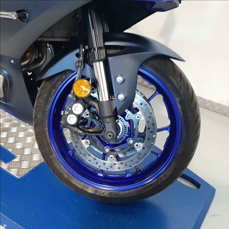 YAMAHA YZF R7 690 Abs