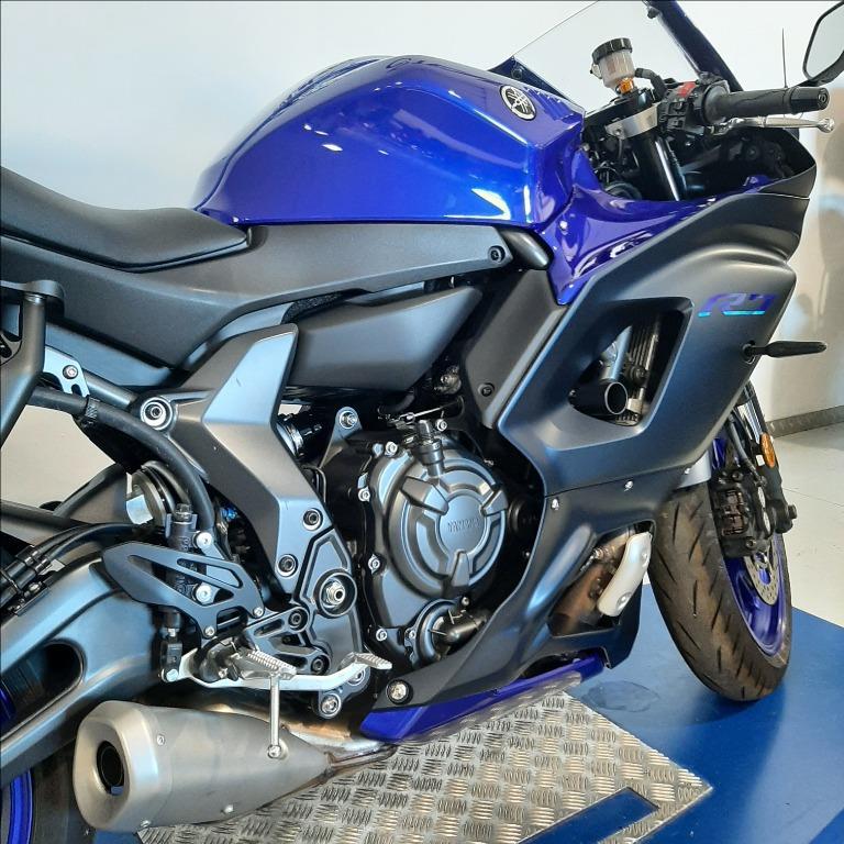 YAMAHA YZF R7 690 Abs