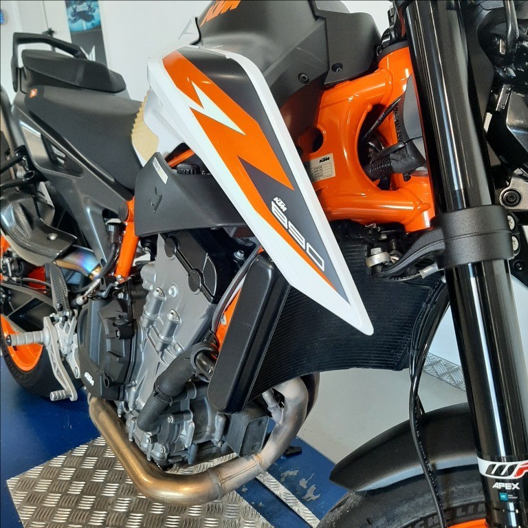 KTM 890 Duke R