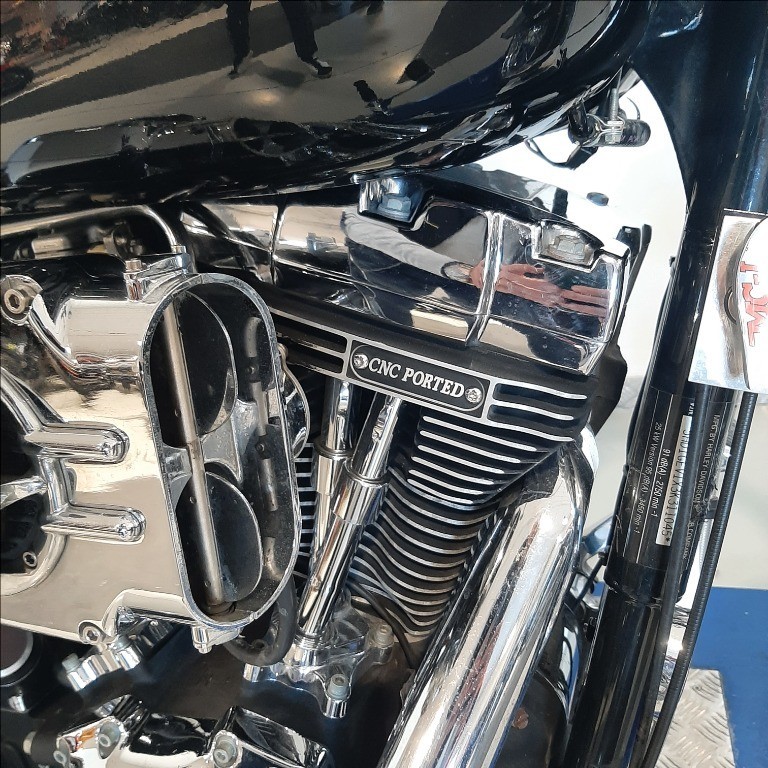 HARLEY-DAVIDSON Dyna Wide Glide 1449 FXDWG 1450