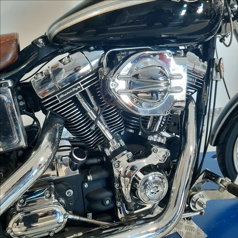 HARLEY-DAVIDSON Dyna Wide Glide 1449 FXDWG 1450