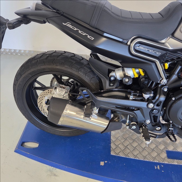 BENELLI Leoncino 800 