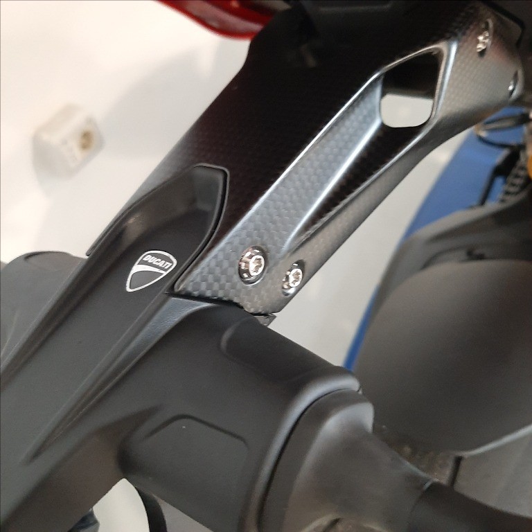 DUCATI Streetfighter V4 1100 S Red