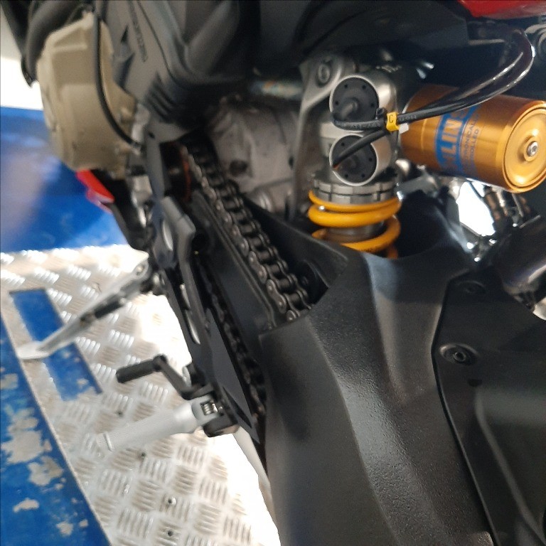 DUCATI Streetfighter V4 1100 S Red