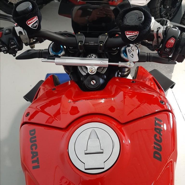 DUCATI Streetfighter V4 1100 S Red