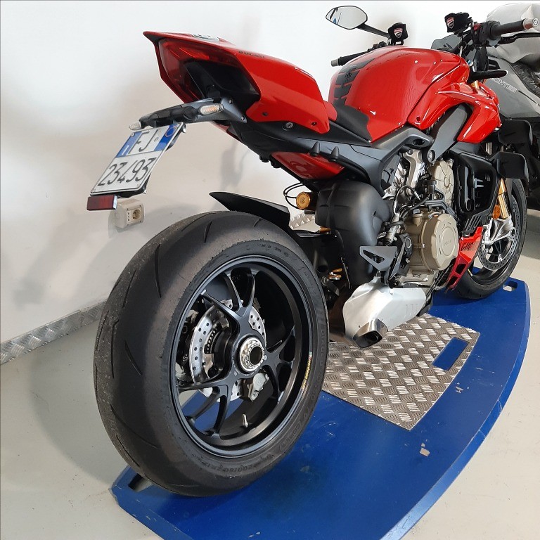 DUCATI Streetfighter V4 1100 S Red
