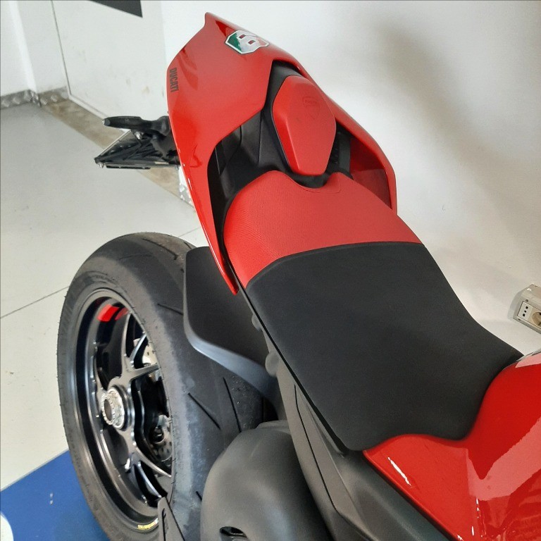 DUCATI Streetfighter V4 1100 S Red