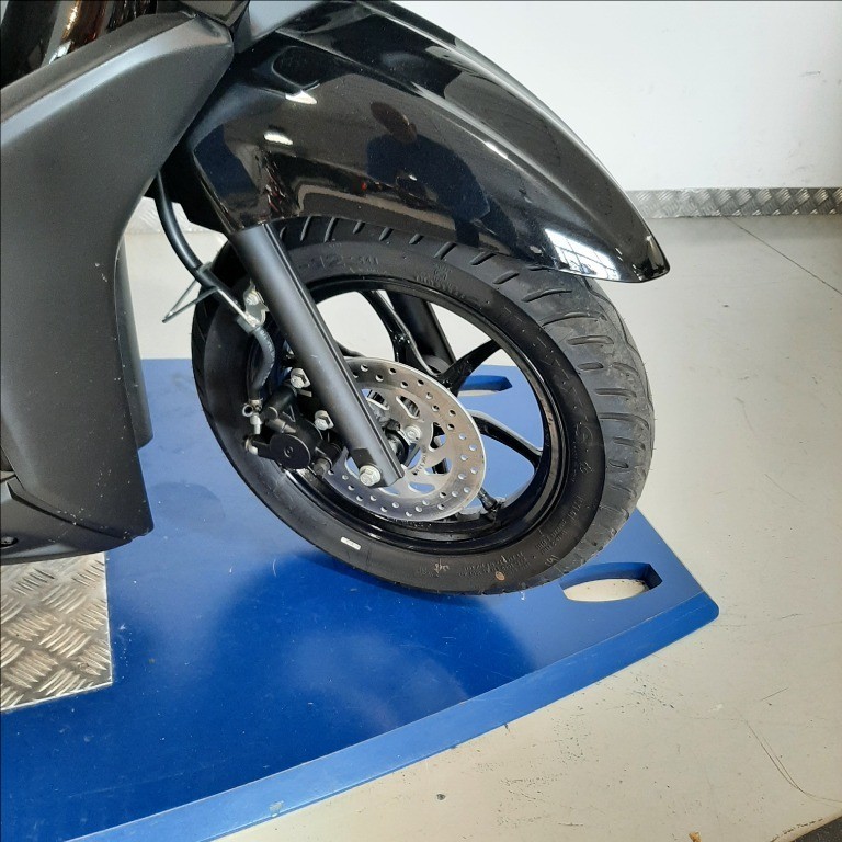 YAMAHA RayZR 125 