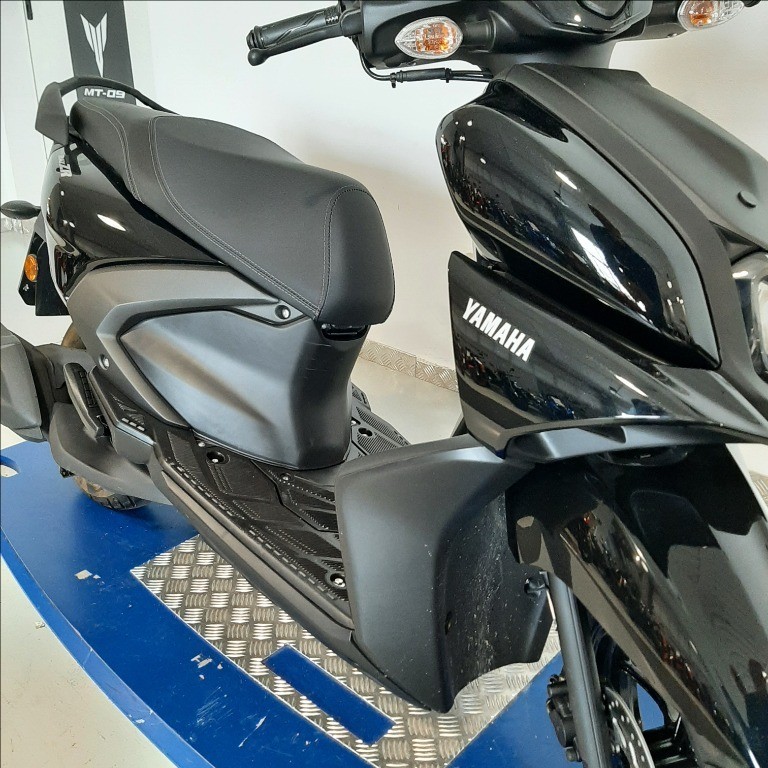 YAMAHA RayZR 125 