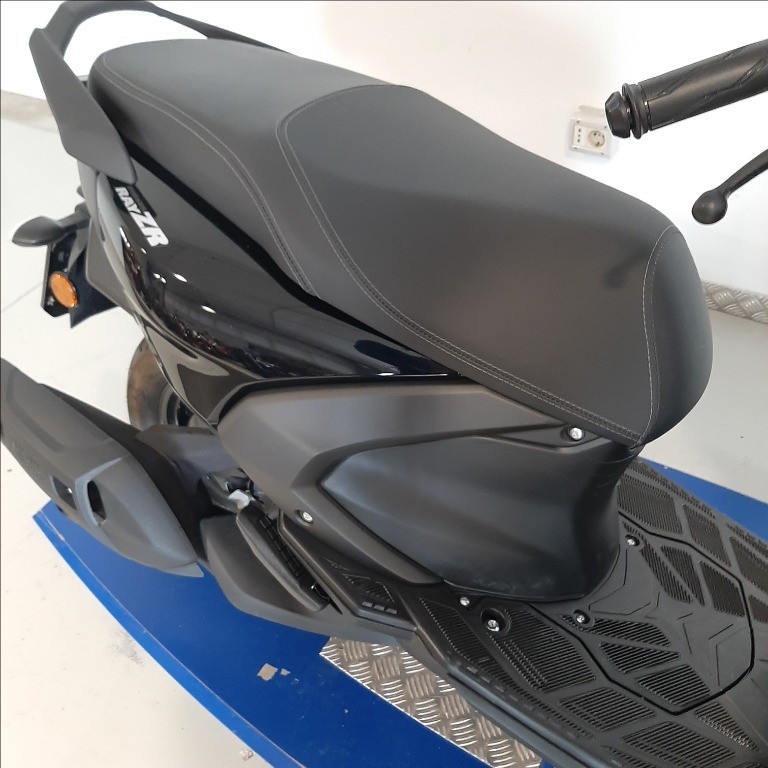 YAMAHA RayZR 125 