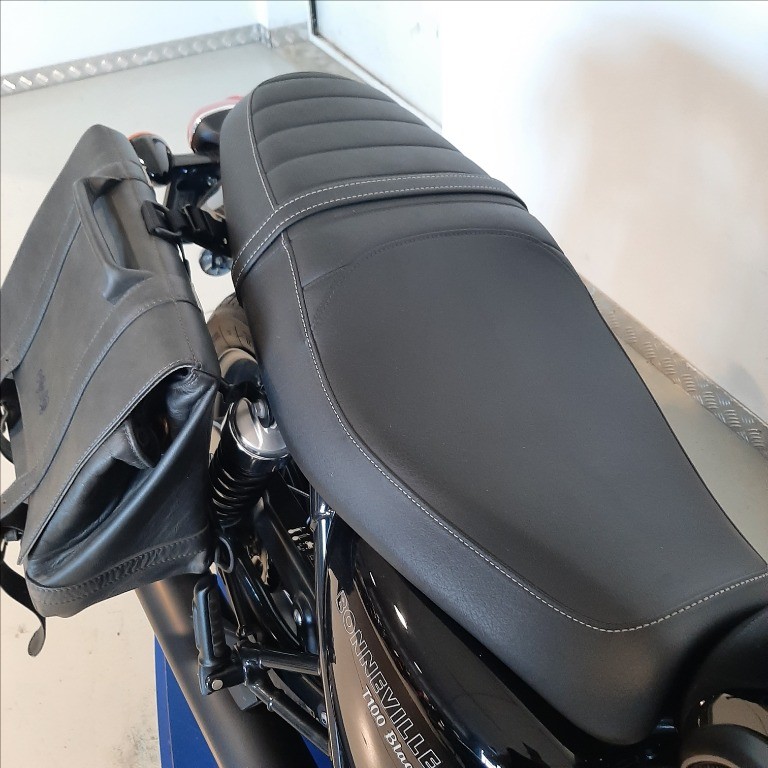 TRIUMPH Bonneville 900 T100 Black
