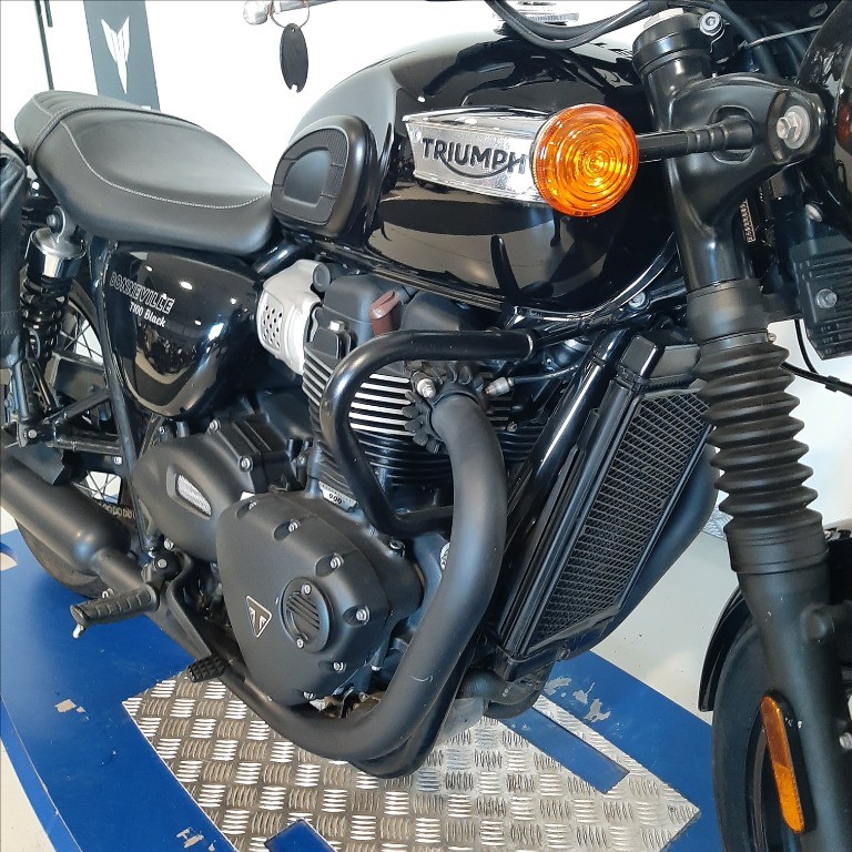 TRIUMPH Bonneville 900 T100 Black