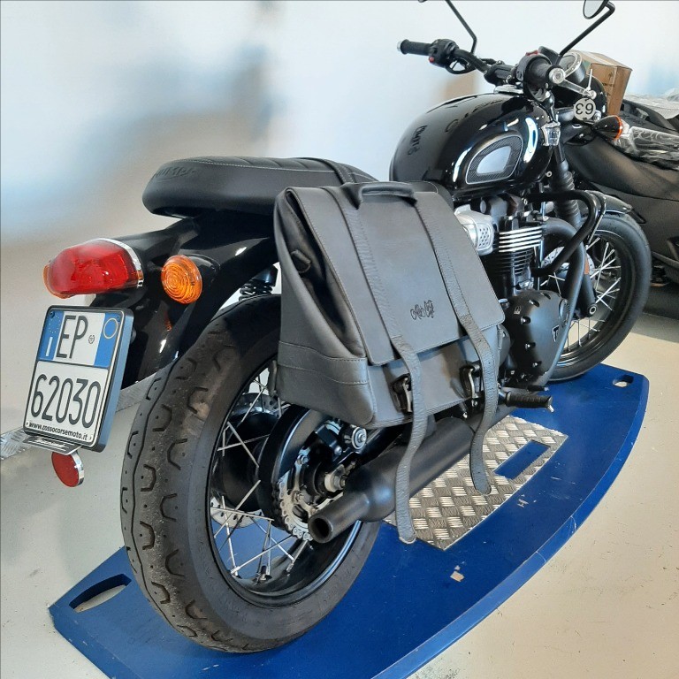 TRIUMPH Bonneville 900 T100 Black