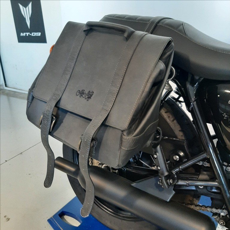 TRIUMPH Bonneville 900 T100 Black