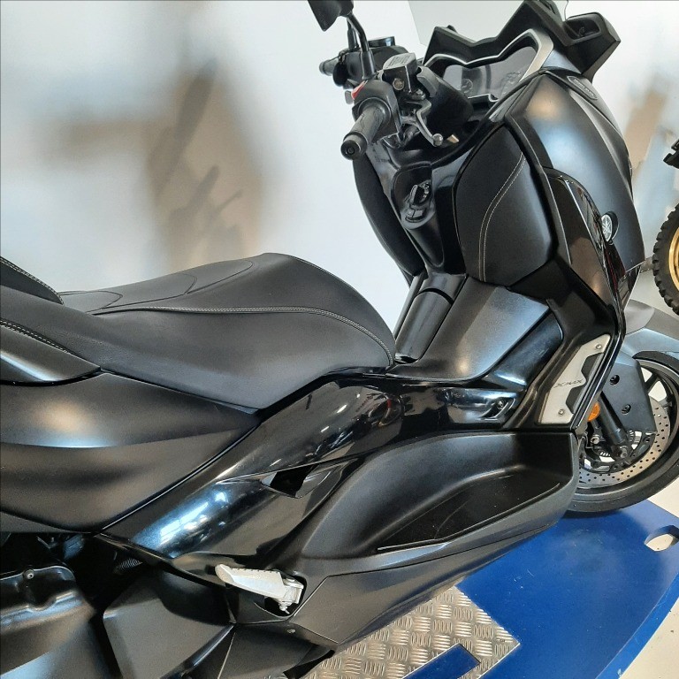 YAMAHA X-Max 400 Iron Abs