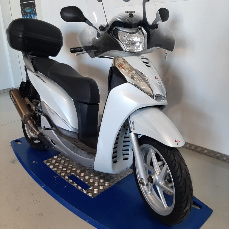 HONDA SH 300 