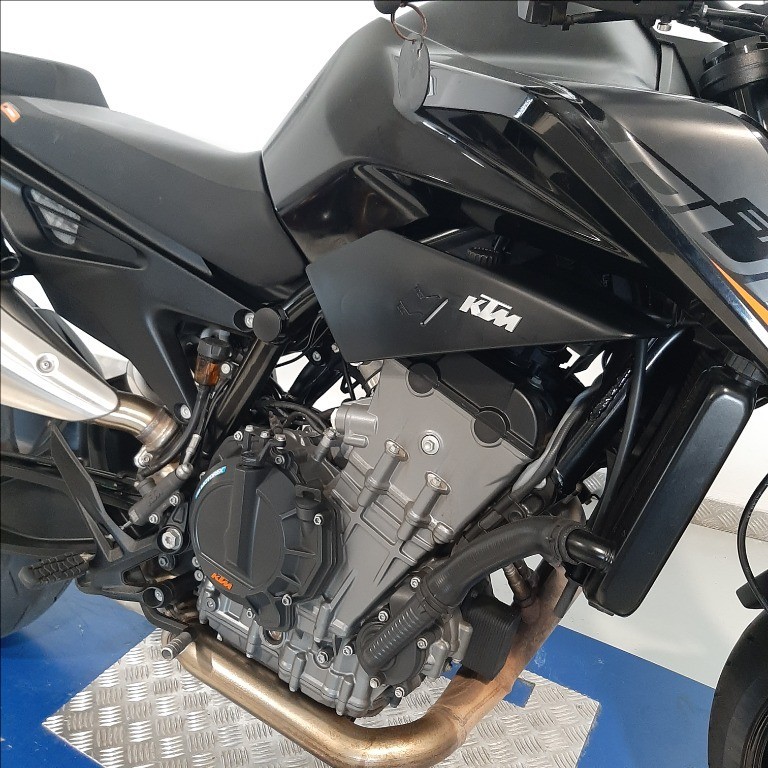 KTM 890 Duke 
