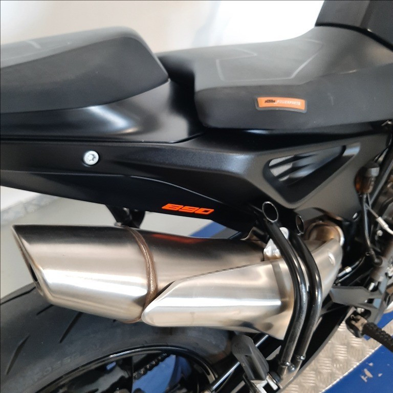 KTM 890 Duke 