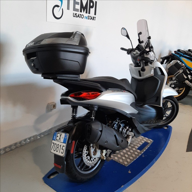 PIAGGIO Beverly 300 hpe S Abs-asr