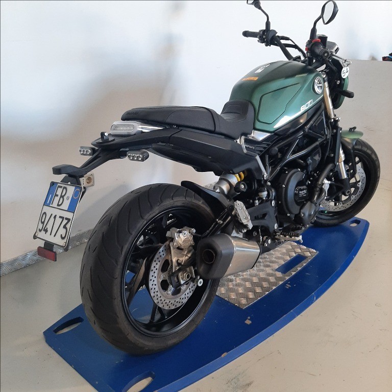 BENELLI Leoncino 800 